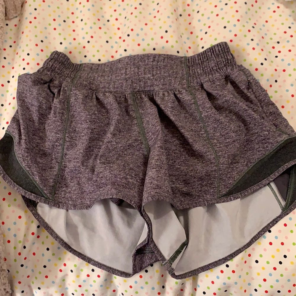 grey lulu shorts!